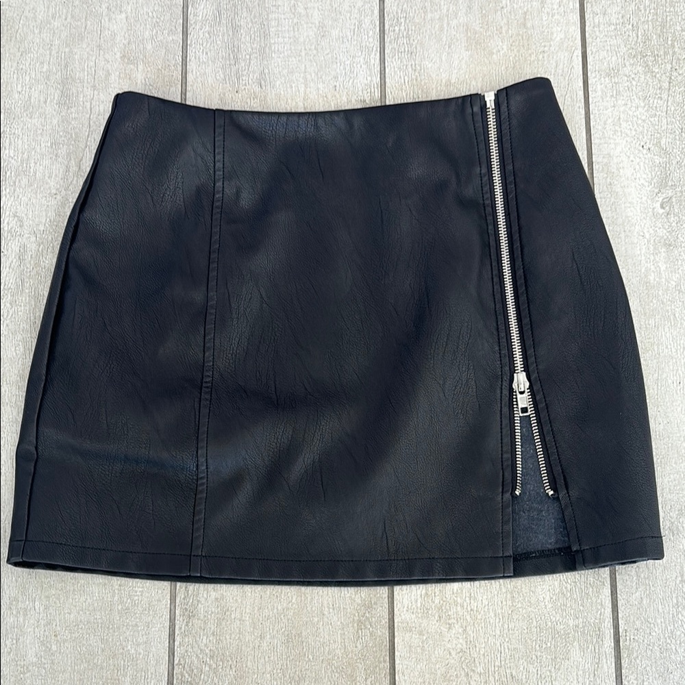 Superdown Black Mini Pencil Skirt with Slit